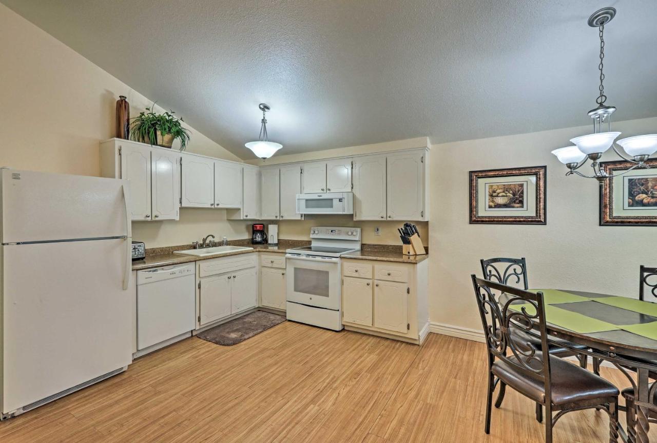 Flagstaff Townhome With Deck Easy Access Downtown! Eksteriør billede